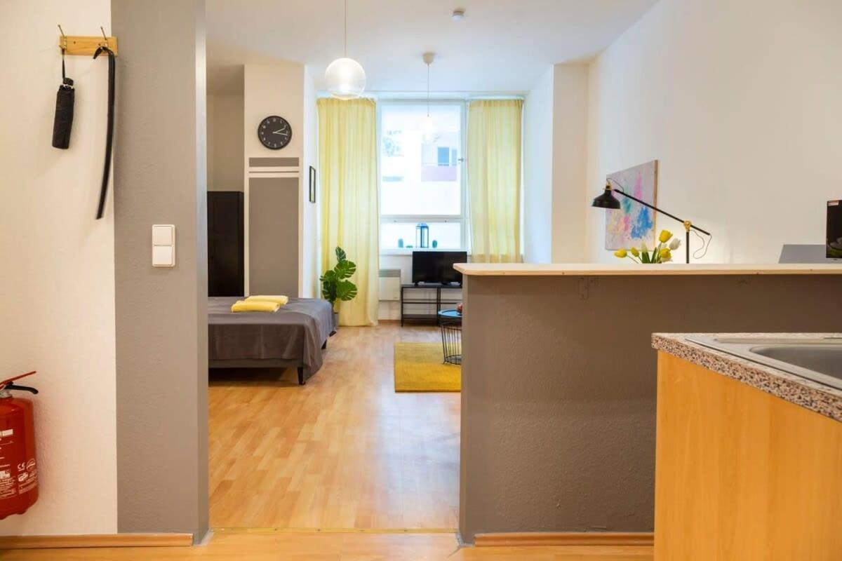 Cozy 2 Room Apartment Next To Hermannstrasse Berlin Extérieur photo